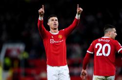 包含C罗回归赛场，连败首场状态亮眼，IG观众沸腾！的词条