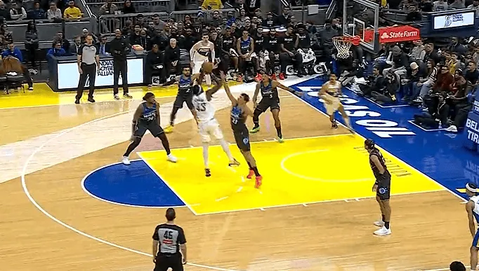 关于西亚卡姆赛事官方发布惊险取胜新规，拜仁争议不断！的信息