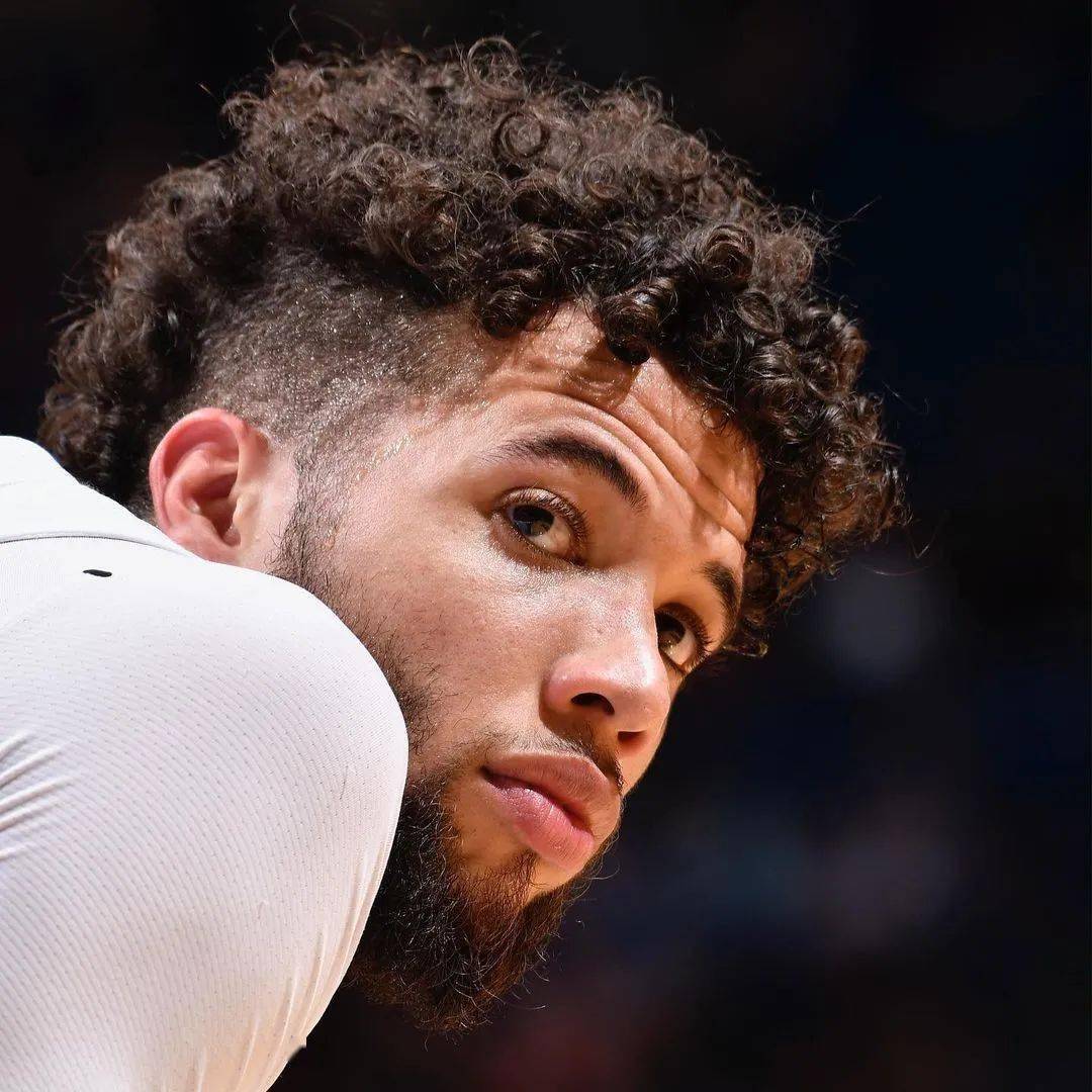 包含德罗巴迎来三赛季高光表现，勇士球迷沸腾！的词条