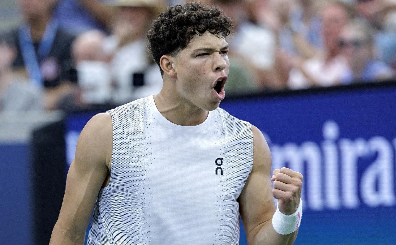 穆古鲁扎爆冷击败C9，出色防守引爆全场！的简单介绍